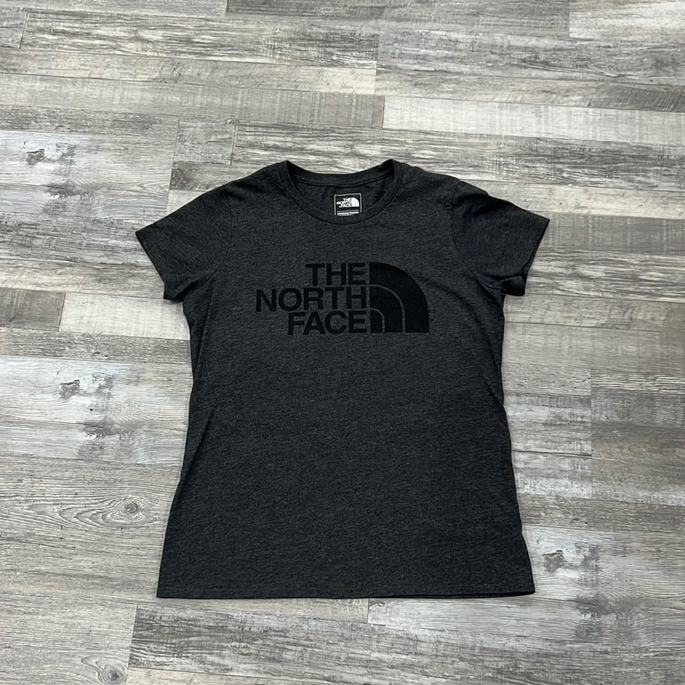 Woman’s Medium Northface Shirt